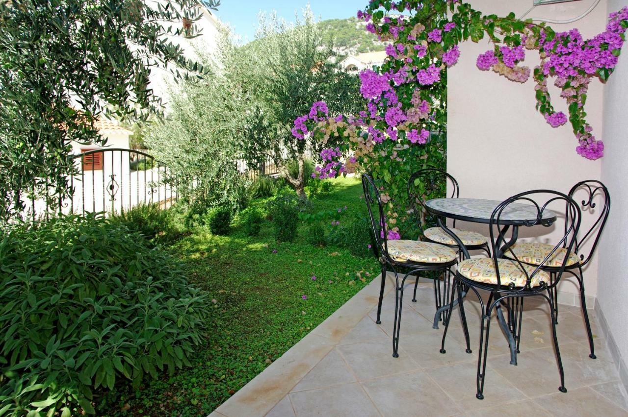 Apartments Villa Vallum Bol Exterior photo