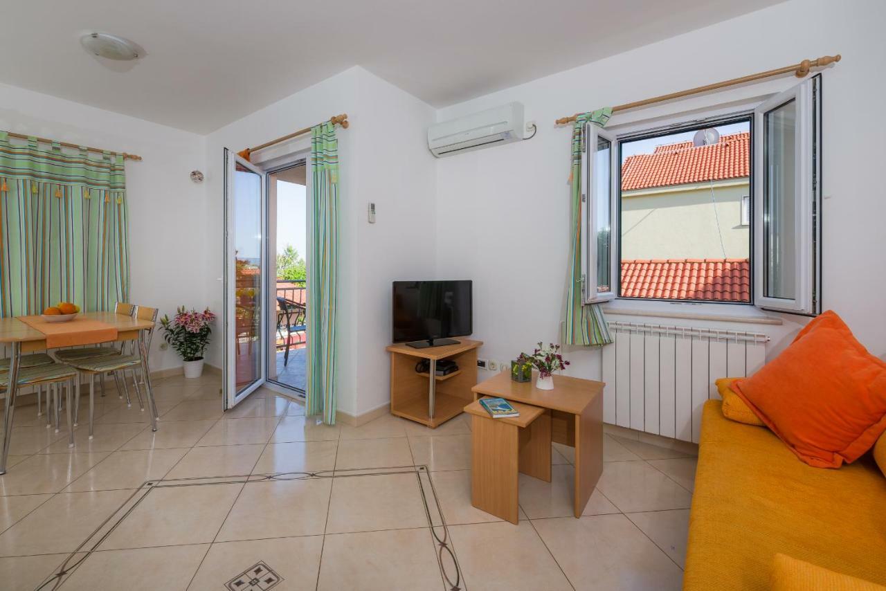 Apartments Villa Vallum Bol Exterior photo